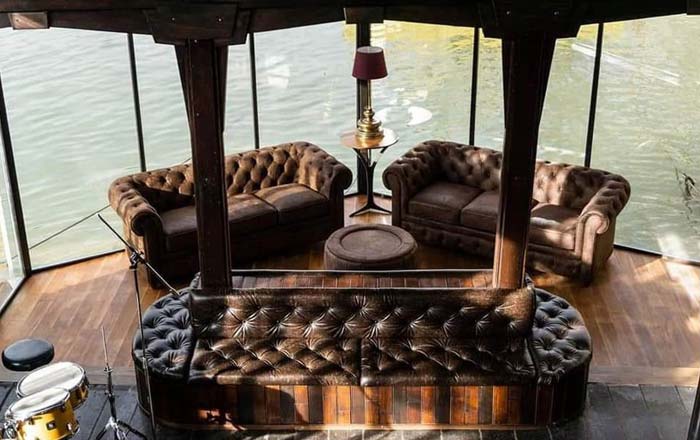 Gregory's Boat Barcone sul Tevere